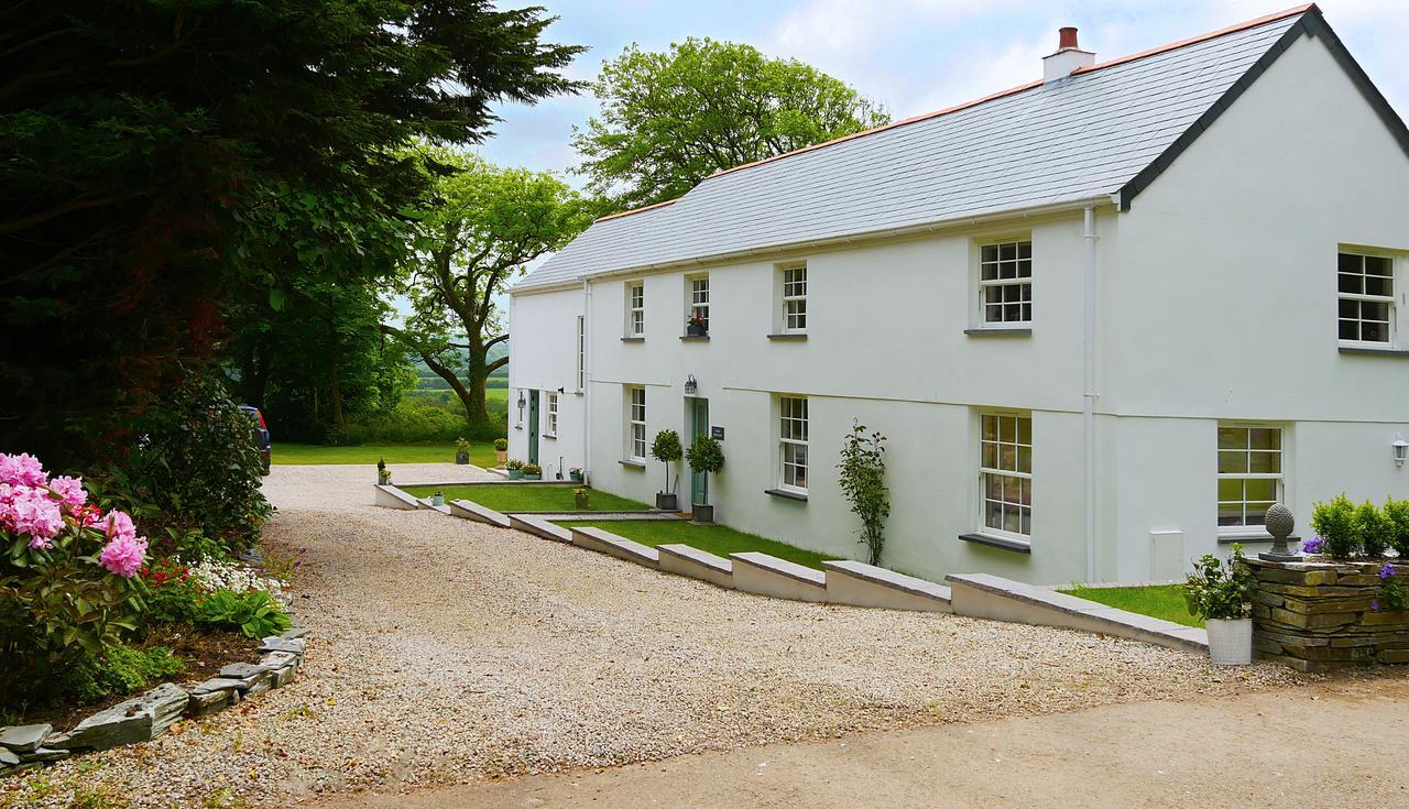 Caroe Farm House Bed & Breakfast Otterham Exterior photo